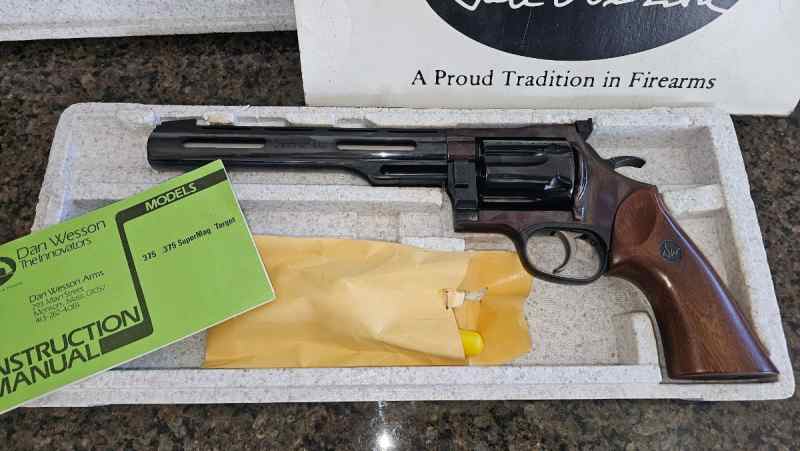 RARE: Dan Wesson 375 Super Mag, box, dies, brass