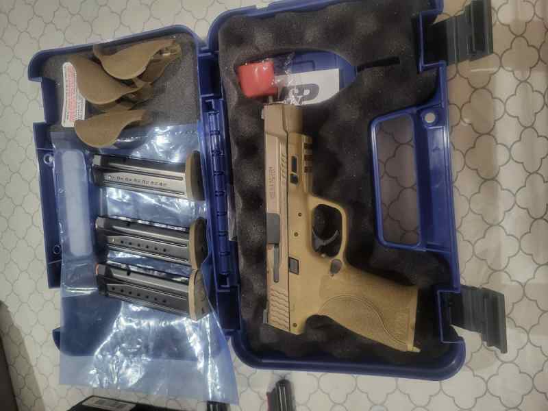 S&amp;W 5 inch 9mm