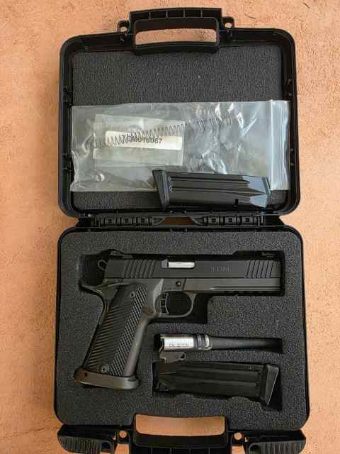 Armscor Tac Ultra FS HC 2011 combo 9mm/22TCM