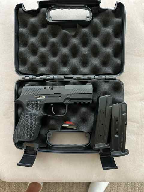 Sig Sauer P320 - 9mm. Flat Trigger.