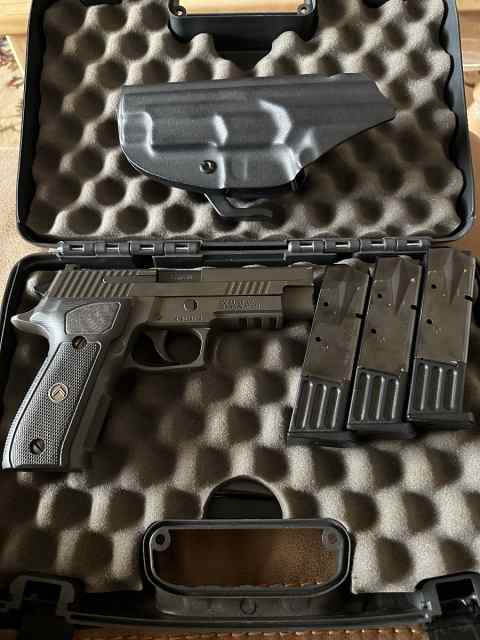 Sig Sauer P226 Legion