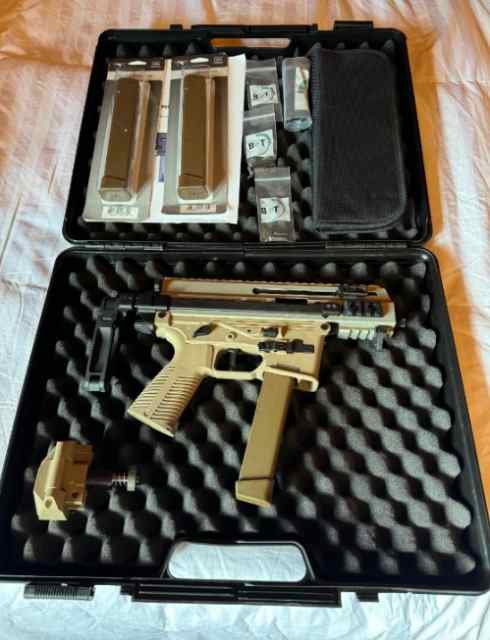 Brugger &amp; Thomet B&amp;T APC9K Pro Tan FDE w/ Glock 