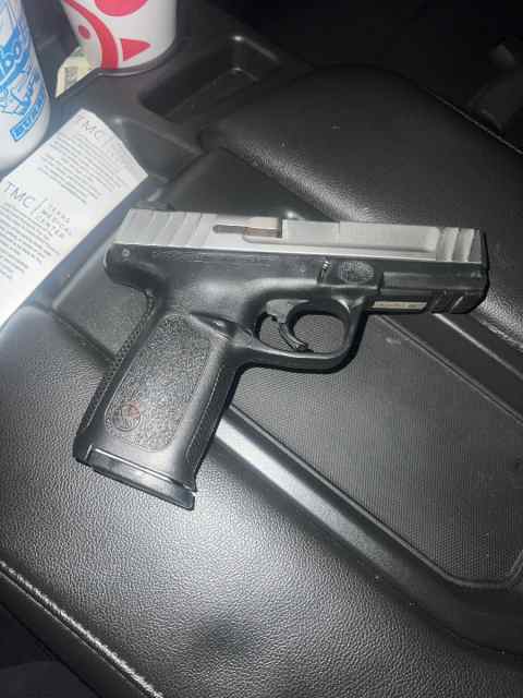 Smith and Wesson SD40