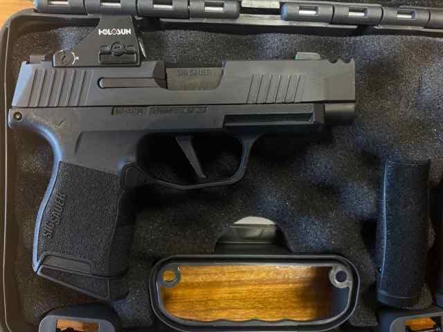 Sig Sauer P365 X-Macro Comp with Holosun Red Dot