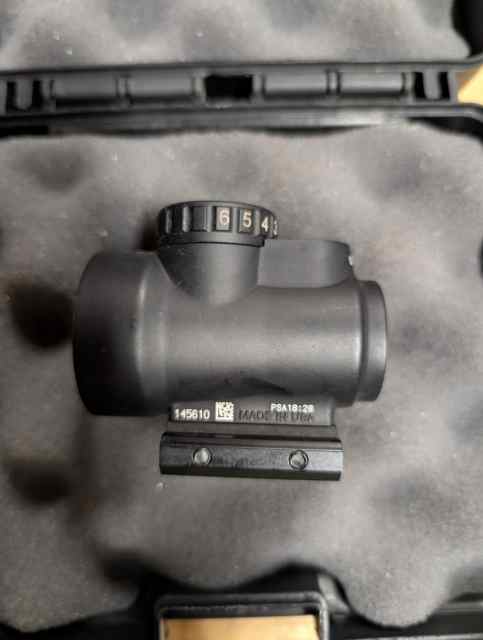 2 x Trijicon MRO w/ Mounts, post 89000 SN