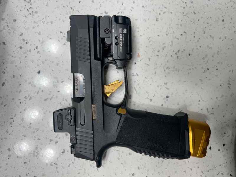 Sig Sauer P365 XMACRO Comp w/ Extras