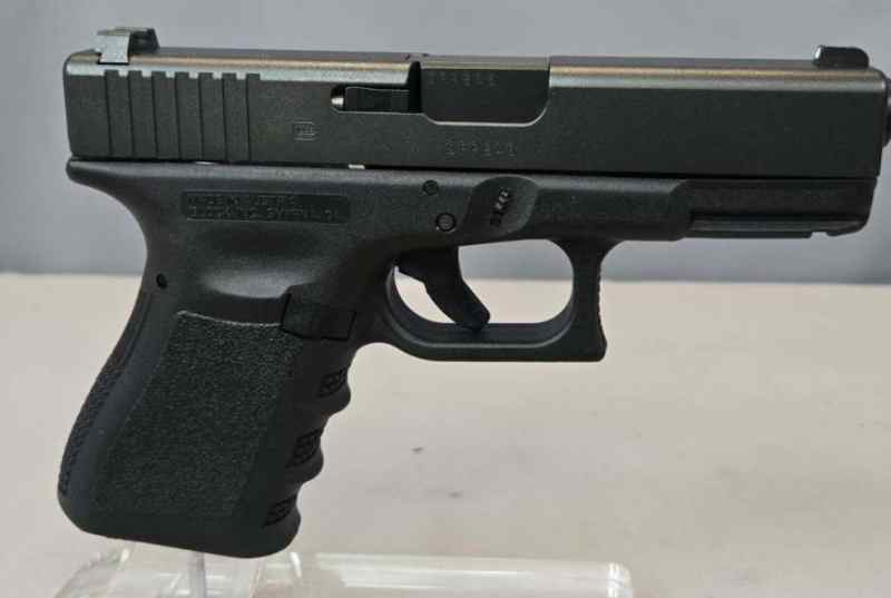 Glock 23 Gen 3.40SW 3-Magazines
