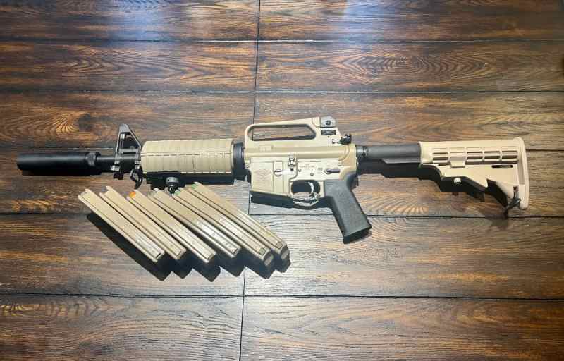 Yankee Hill Machine AR-15 &amp; 6 Tan Metal Mags