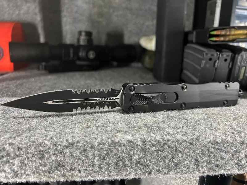 Microtech Dirac Delta D/E serrated