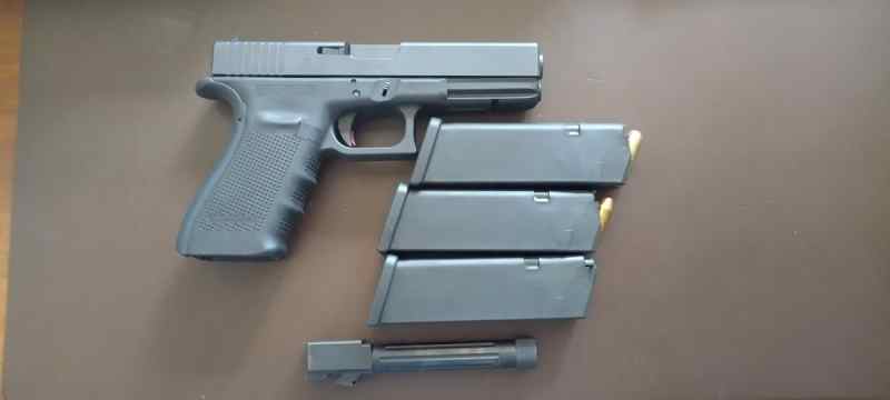 Glock 20 - 2.jpg