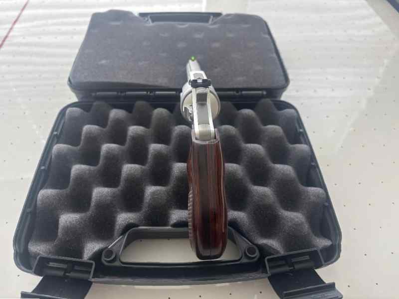 Charter Arms Pathfinder Revolver .22 Long Rifle 