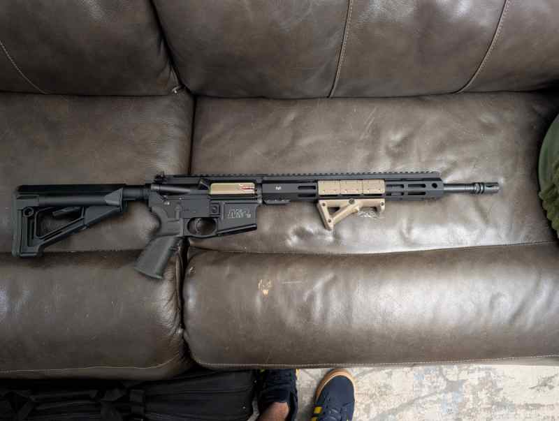 M&amp;P AR-15
