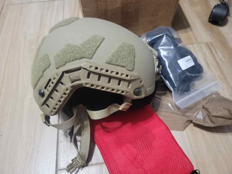 Ops core XR helmet Med TAN99