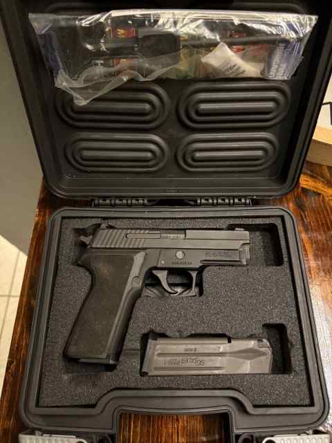 Sig 9mm P229 w/ 2 mags