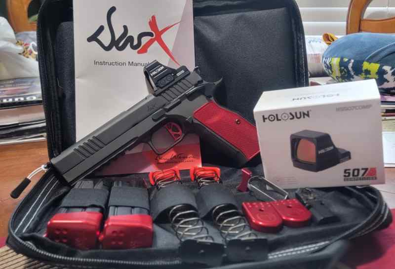 Dan Wesson DWX with Holosun and extras