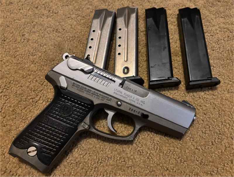 Ruger P93 DC - 9mm 4 mags