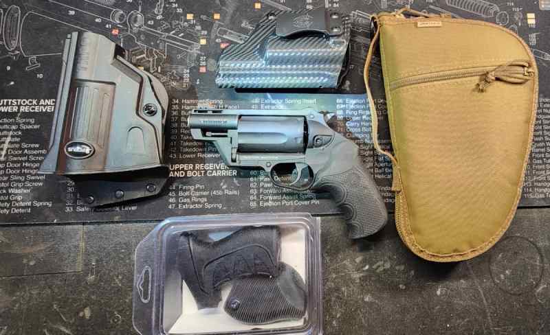 Taurus poly defender judge-.410g/45LC