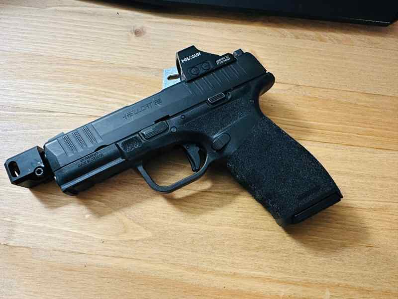 Hellcat Pro w Threaded &amp; Non Threaded Barrel $850 