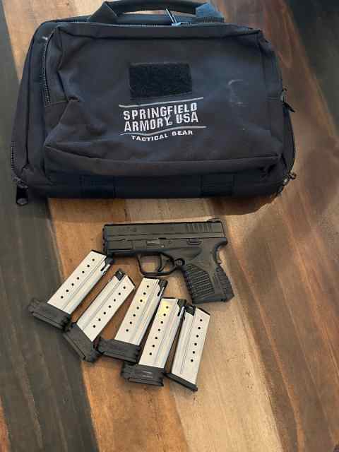 Springfield XDS 3.3” 9mm with 5 mags