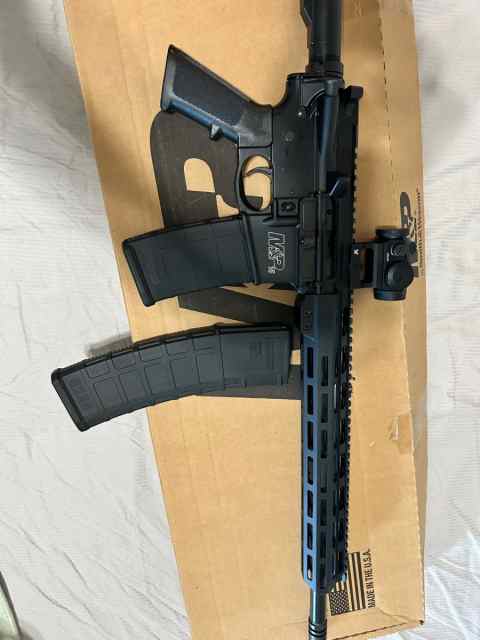 Smith &amp; Wesson M&amp;P15 Rifle bundle