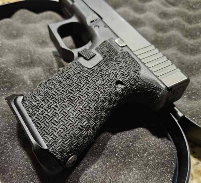 Glock 23 G4 with custom stippling job