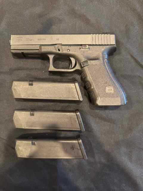Glock 22 gen 4 w/ 3 magazines