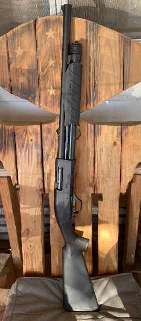 Home defense shotgun with screw in choke