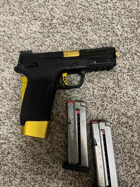 Smith and Wesson M&amp;P 9mm shield EZ gold