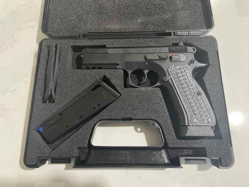 CZ 75 SP01 9MM 18+1